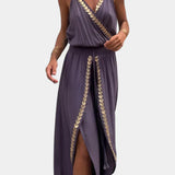 Ντονατίλα Ολόσωμη Φόρμα με Χρυσές Λεπτομέρειες και Ανοιχτό Μπατζάκι