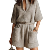 Ισα - Casual Ανοιχτό Καφέ Oversize Ρόμπα με Όρθιο Γιακά, Λαιμόκοψη V, Κοντό Μανίκι, Ζώνη, Εξωτερικές Τσέπες και Χνουδωτή Πλέξη (Casual Light Brown Stand Collar V-Neck Short Sleeve Belted Patch Pockets Oversize Fuzzy Knit Romper)