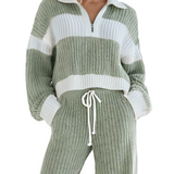 Marisol - Γυναικείο Casual Πλεκτό Σετ με Ρίγες σε Μπεζ και Λευκό, Γιακά και Φερμουάρ (Women's Beige And White Striped Knitted Collared Half-zip Casual Set)