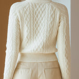 Λευκή πλεκτή ζακέτα με φερμουάρ (cable-knit)