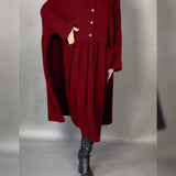 Μεγαλύτερου μεγέθους φόρεμα σε γραμμή Α με γιακά με κουμπί