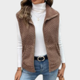 Klarisse | Σακάκι χωρίς μανίκια με καμπυλωτό γιακά και τσέπη καγκουρό σε σκούρο καφέ