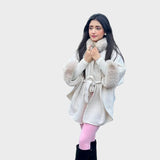 Violetta | Πολυτελή Χειμερινά Κάπες με Λεπτομέρειες Από Γούνα σε Μπεζ