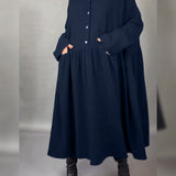 Μεγαλύτερου μεγέθους φόρεμα σε γραμμή Α με γιακά με κουμπί