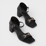 Απρίλιος | Μαύρα Τακούνια με Μπuckle