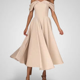 Κομψό Μάξι Φόρεμα με Ανοιχτούς Ώμους και Πτυχωτό Ντιζάιν