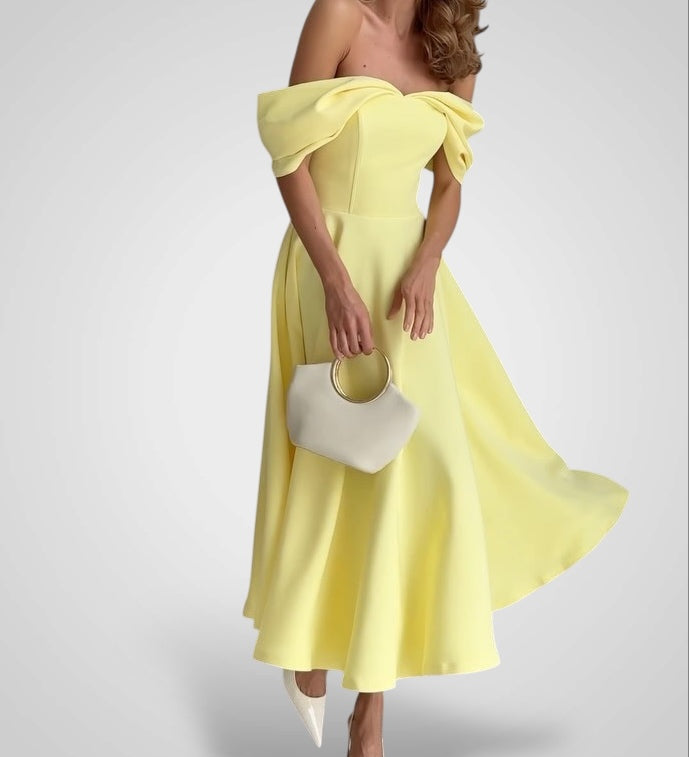 Κομψό Μάξι Φόρεμα με Ανοιχτούς Ώμους και Πτυχωτό Ντιζάιν