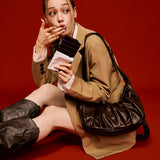 Chara | Δερμάτινη τσάντα σλιγκ σε σχήμα κρουασάν