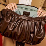 Chara | Δερμάτινη τσάντα σλιγκ σε σχήμα κρουασάν