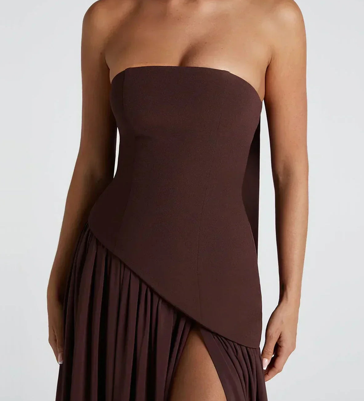 Elena – Maxi Φόρεμα με Ανοιχτούς Ώμους, Σκίσιμο & Choker Λεπτομέρεια