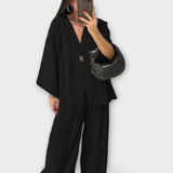 Jacqueline - Casual τοπ με V λαιμόκοψη και παντελόνι δίδυμο