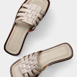 Ρωμαϊκά επίπεδα πλεγμένα σανδάλια