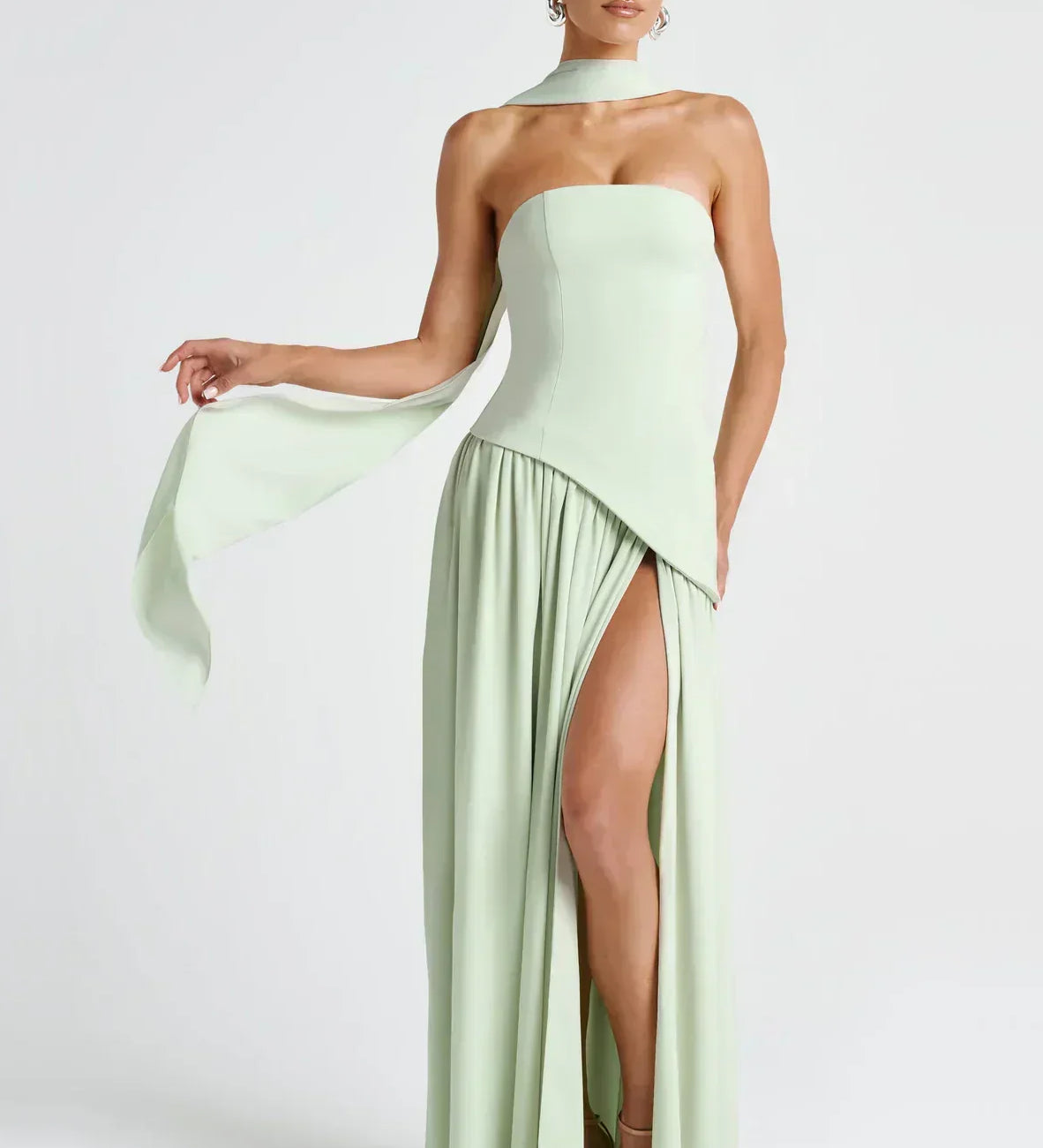 Elena – Maxi Φόρεμα με Ανοιχτούς Ώμους, Σκίσιμο & Choker Λεπτομέρεια