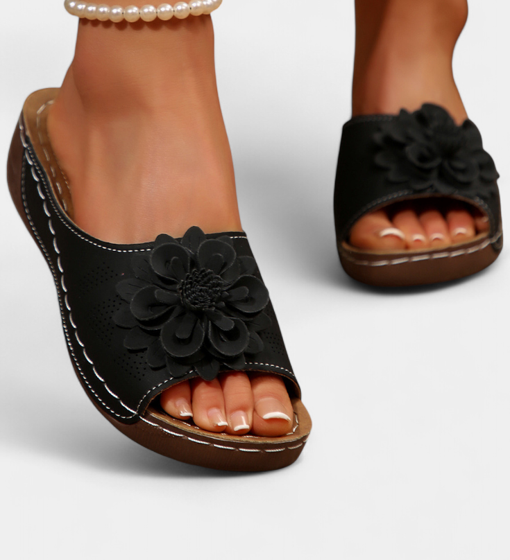 Πλούσια ορθοπεδικά σανδάλια με τρισδιάστατο λουλούδι και μαξιλαράκι