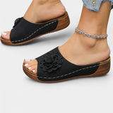 Πλούσια ορθοπεδικά σανδάλια με τρισδιάστατο λουλούδι και μαξιλαράκι