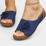 Πλούσια ορθοπεδικά σανδάλια με τρισδιάστατο λουλούδι και μαξιλαράκι