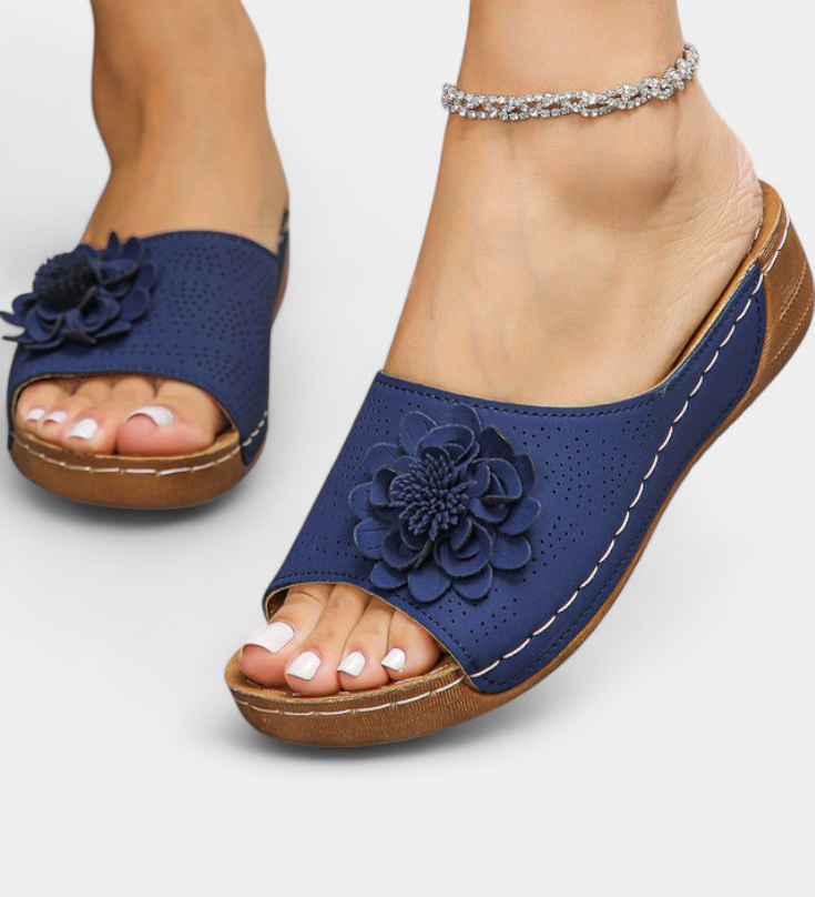 Πλούσια ορθοπεδικά σανδάλια με τρισδιάστατο λουλούδι και μαξιλαράκι