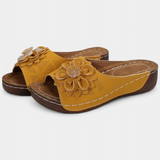 Πλούσια ορθοπεδικά σανδάλια με τρισδιάστατο λουλούδι και μαξιλαράκι