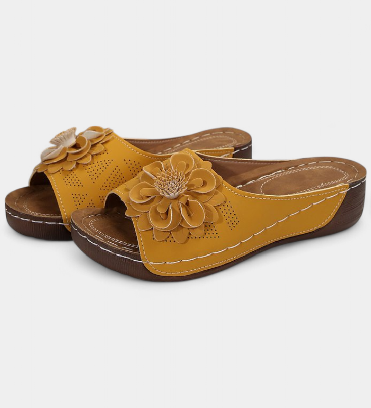 Πλούσια ορθοπεδικά σανδάλια με τρισδιάστατο λουλούδι και μαξιλαράκι