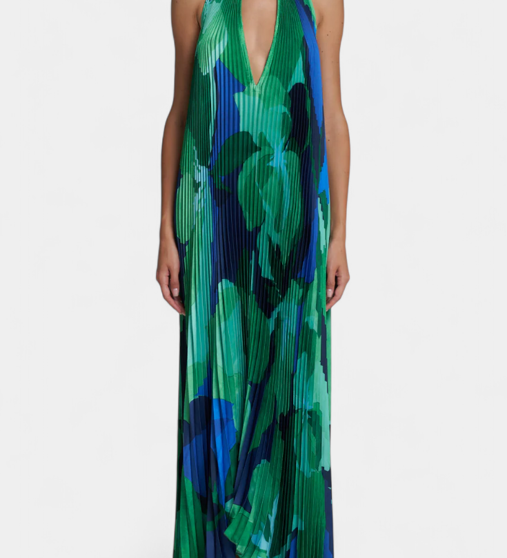 Giselle μακρύ πλισέ φόρεμα με λαιμόκοψη και κομψή κίνηση