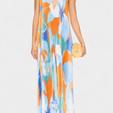 Giselle μακρύ πλισέ φόρεμα με λαιμόκοψη και κομψή κίνηση