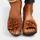 Πλούσια ορθοπεδικά σανδάλια με τρισδιάστατο λουλούδι και μαξιλαράκι