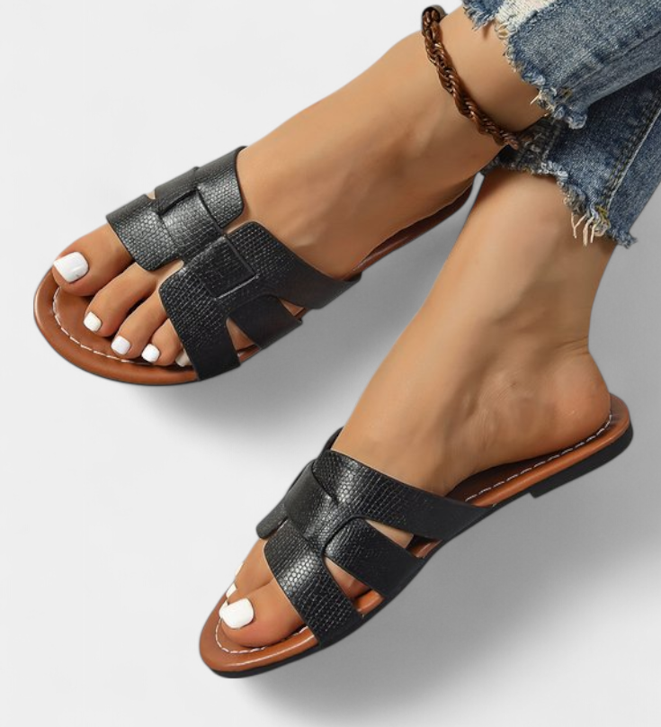 Silvia σανδάλια με κλασικό σχέδιο και γεωμετρικό κόψιμο