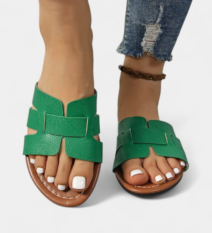 Silvia σανδάλια με κλασικό σχέδιο και γεωμετρικό κόψιμο