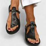 Tavia Σανδάλια μαύρα αγκράφα με ανάγλυφη λεπτομέρεια Animal Print