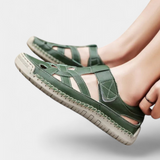 Εργονομικά πέδιλα από συνθετικό δέρμα Kaia κομμένα στο πλάι