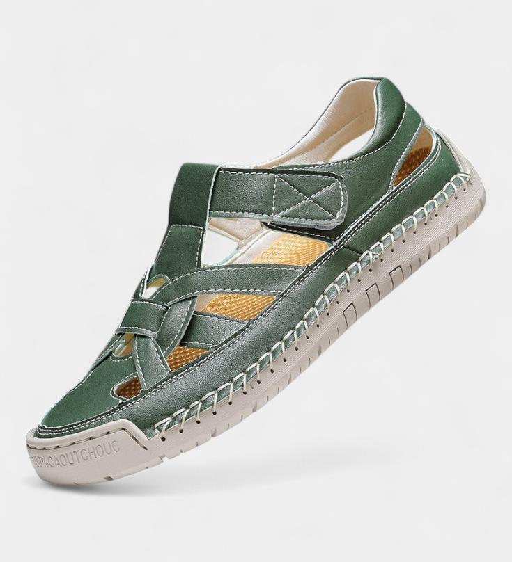 Εργονομικά πέδιλα από συνθετικό δέρμα Kaia κομμένα στο πλάι