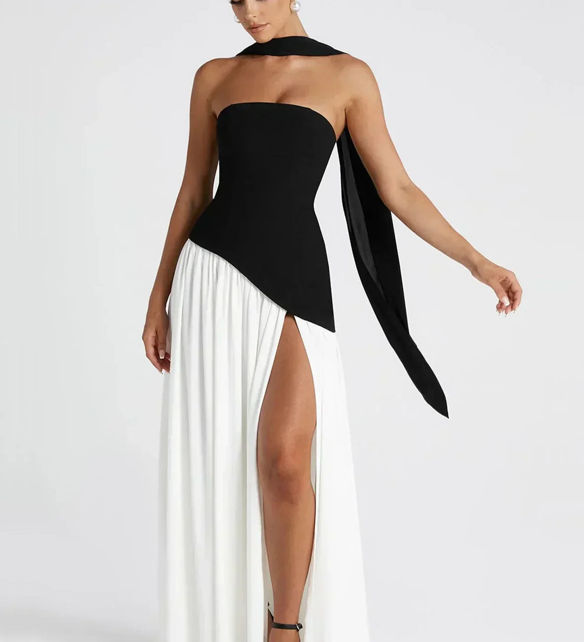 Elena – Maxi Φόρεμα με Ανοιχτούς Ώμους, Σκίσιμο & Choker Λεπτομέρεια